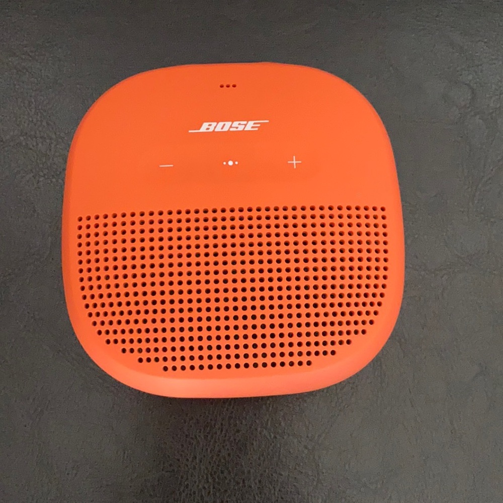 Bose portable speaker like new